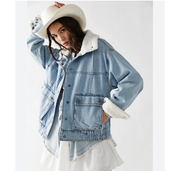 Free People Jackets & Blazers - Free People Ariel Cozy Denim Bomber in Casper Wash
